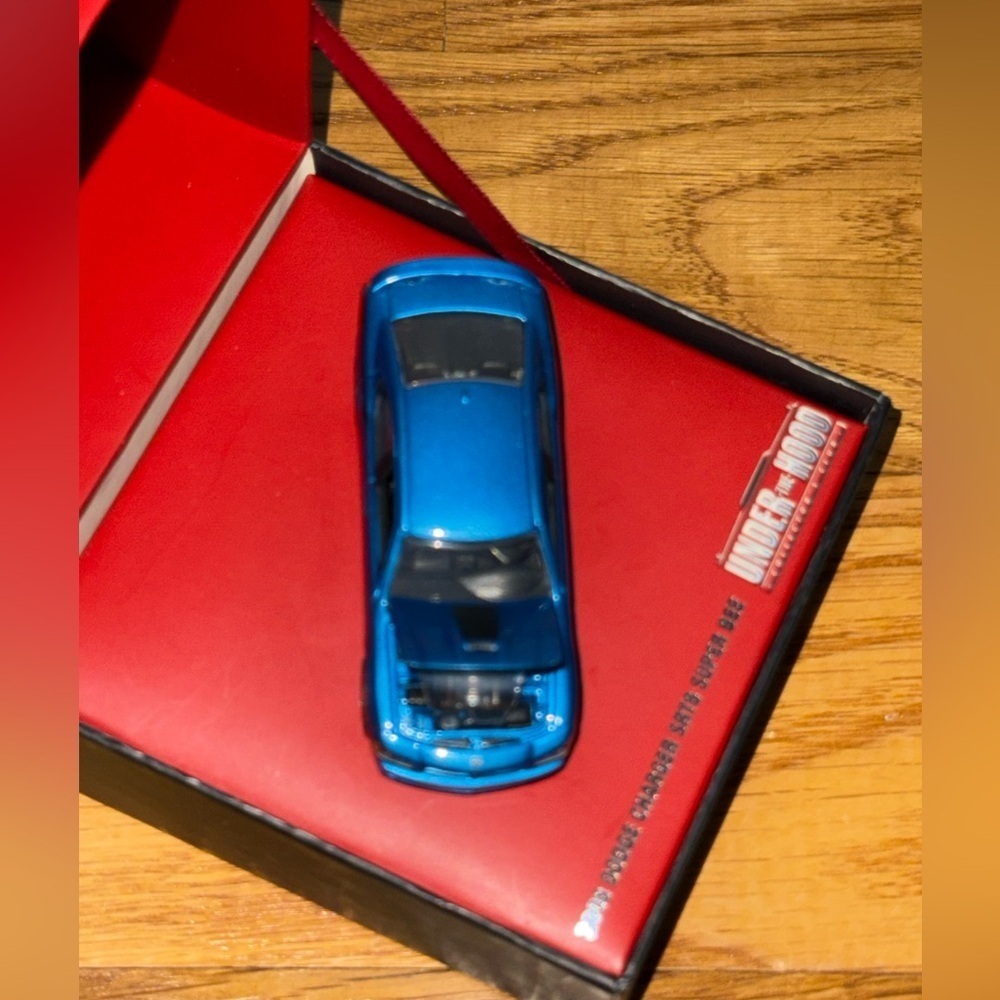 Under The Hood Collectors Club 2008 Dodge Charger Super been Diecast Car - Picture 2 of 4